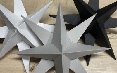 Seniorzy w bibliotece