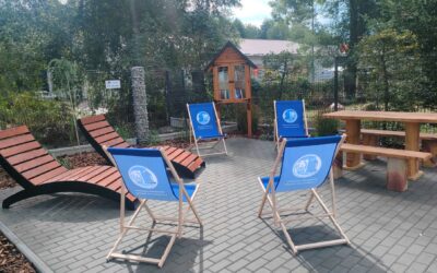 „Biblioteczne podwórko z czytelnią pod chmurką” – nowa przestrzeń dla mieszkańców Gminy Zbrosławice!